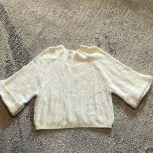 NWOTs Ladies soft Boutique Love In off-white very soft bell sleeves sweater S/M